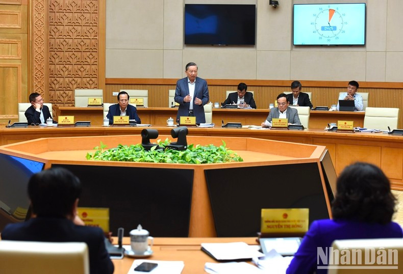 公安部部长苏林发言。