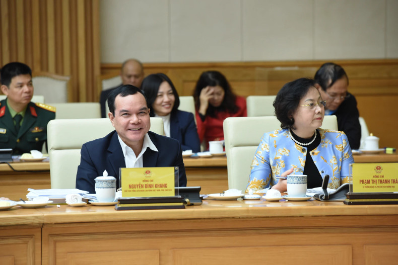 越南劳动总联合会主席阮廷康出席会议。