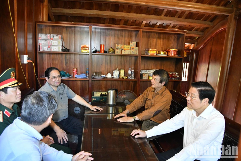 范明正总理和武元甲大将亲人。 范明正总理和武元甲大将亲人。