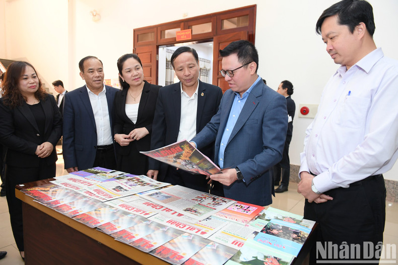 《人民报》社工作组与莱州省省委举行工作会议【组图】 ảnh 15