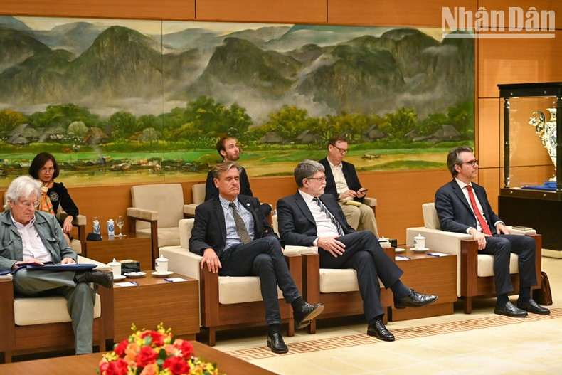 欧洲议会议员和各位代表。 欧洲议会议员和各位代表。