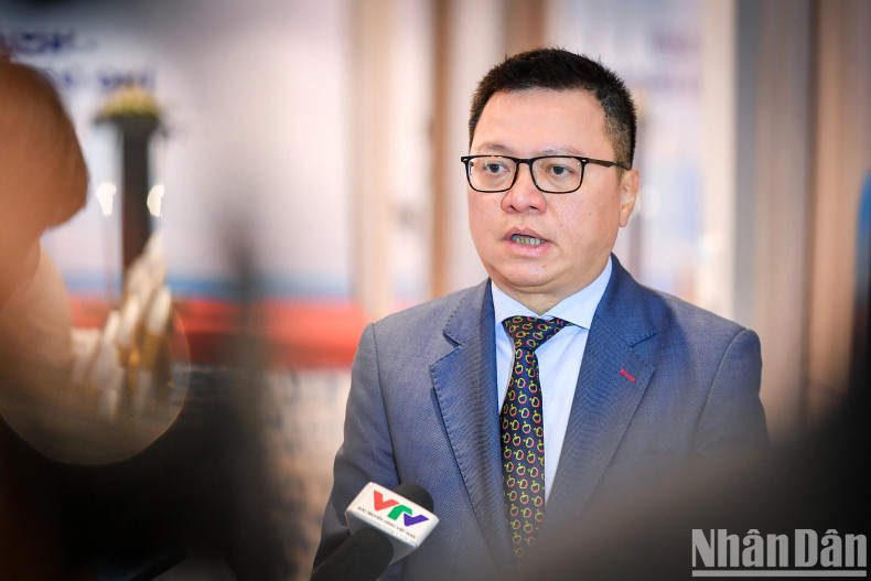 《人民报》社总编辑黎国明回答记者采访时表示：“我们要正确认识政策传播，政策宣传和政策传播有何区别。我们要了解媒体在传播、推广，将已颁发的政策带到各阶层人民，让政策进入现实生活的重要性和方式。国家管理机构、职能机构和媒体机构之间需要协调落实政策传播，有经济和技术解决方案，为媒体机构提供政策传播效果”。