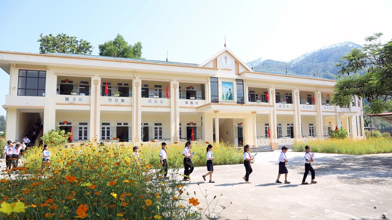 宣光省安山县队平乡明琴小学学校。 宣光省安山县队平乡明琴小学学校。
