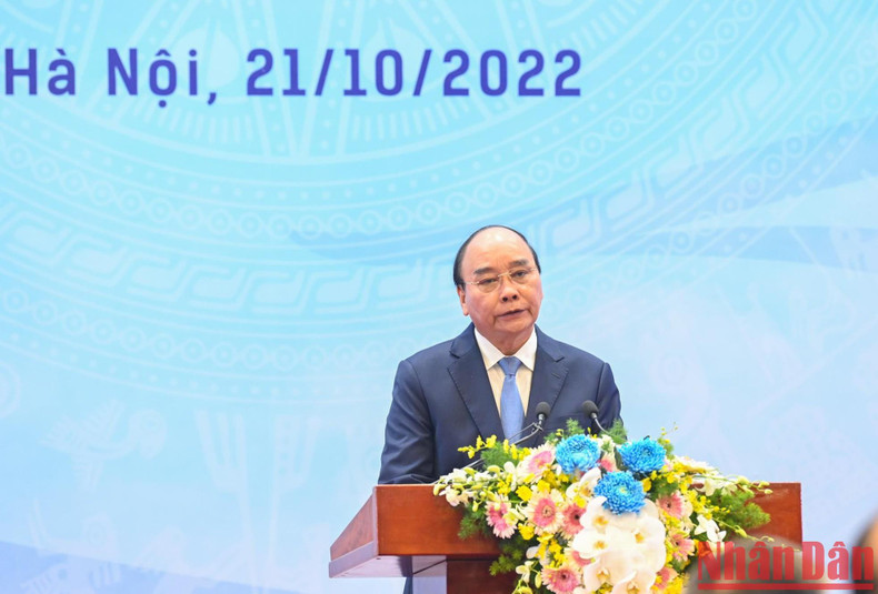越南国家主席阮春福在纪念典礼上发言。 越南国家主席阮春福在纪念典礼上发言。