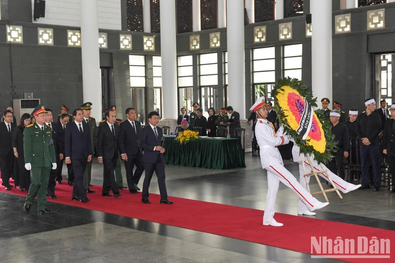 老街省代表团吊唁阮富仲总书记逝世。