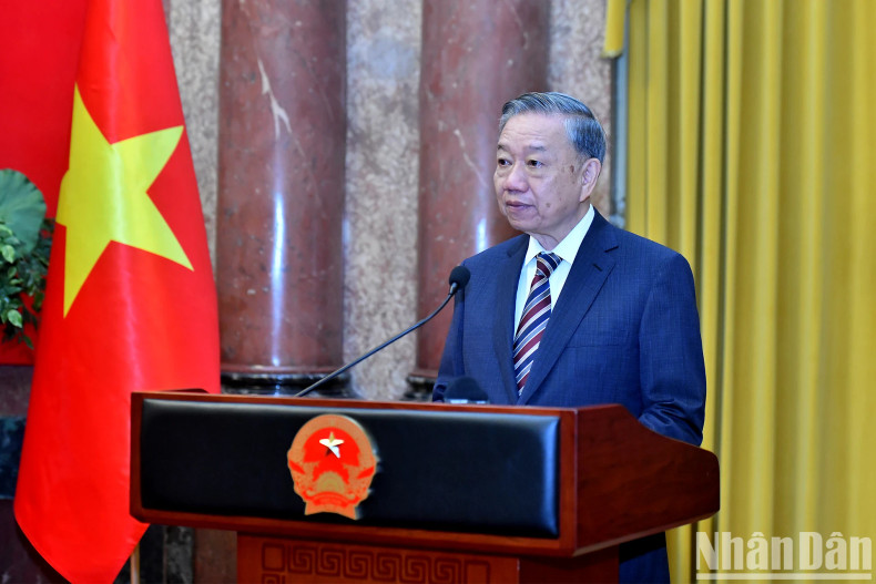 越共中央总书记、国家主席苏林发表讲话。