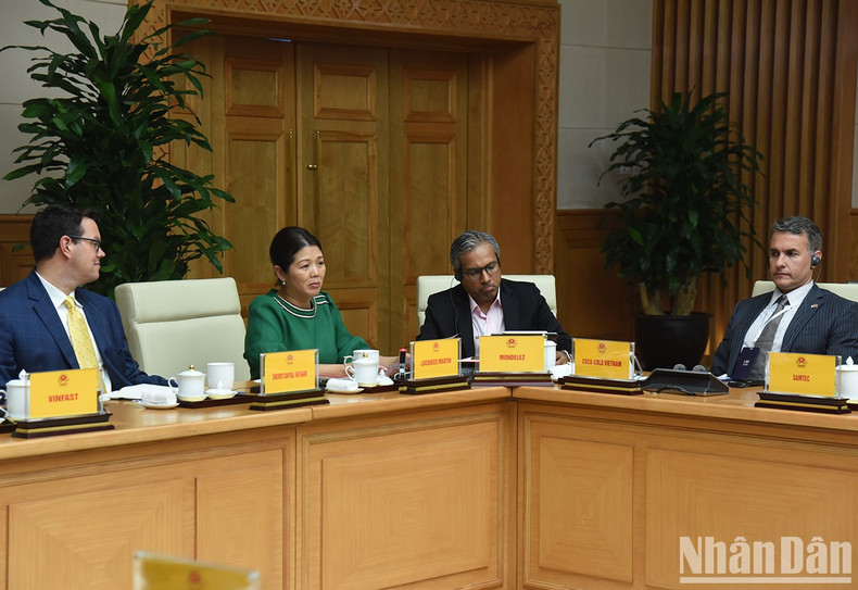 洛克希德·马丁集团代表发表讲话。 洛克希德·马丁集团代表发表讲话。