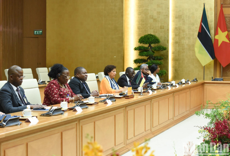 莫桑比克共和国总统菲利佩·纽西一行。