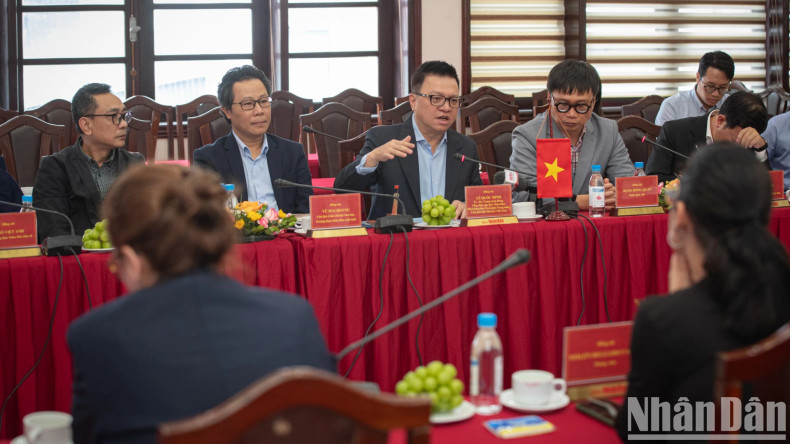 黎国明总编辑发表讲话。