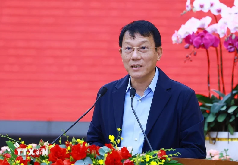 公安部部长粱三光上将在会议上致开幕词。 公安部部长粱三光上将在会议上致开幕词。