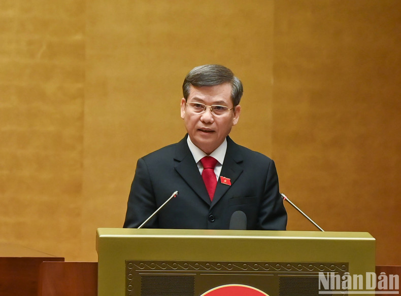 最高人民法院院长黎明智发表讲话。