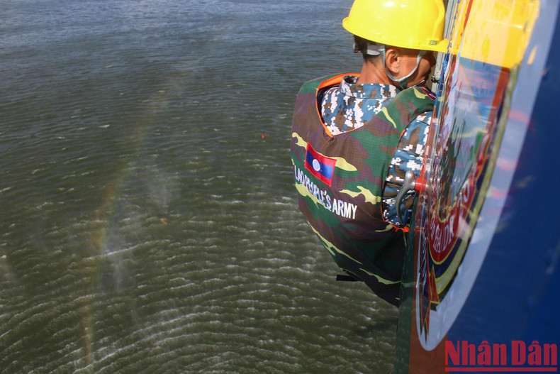 老挝军队参加演习。 老挝军队参加演习。