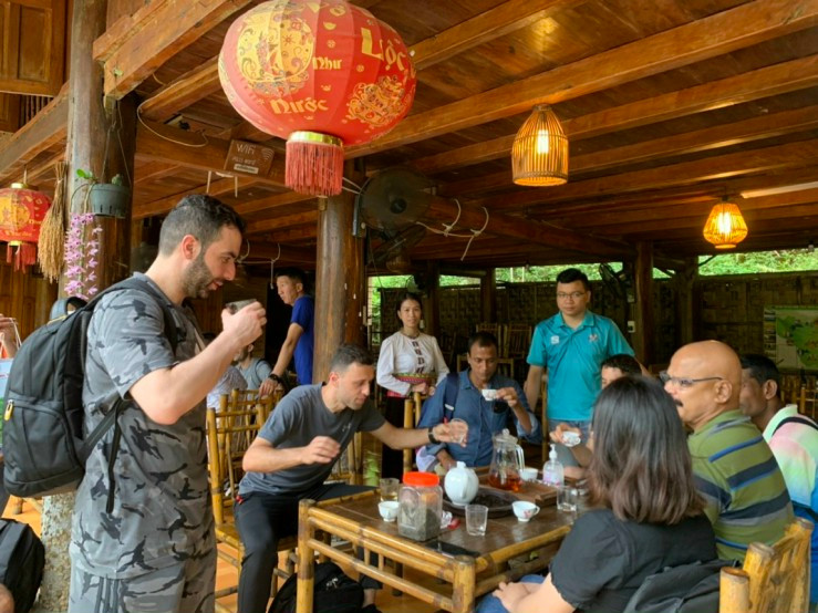 外国游客赴富寿省了解民族同胞文化特色。（图片来源：越南文化体育与旅游部官网）