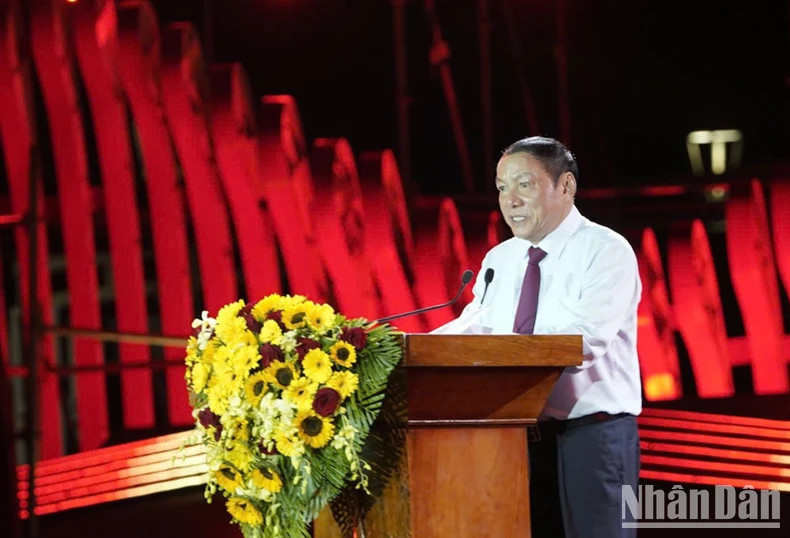 越南文化体育与旅游部部长阮文雄发表讲话。 越南文化体育与旅游部部长阮文雄发表讲话。