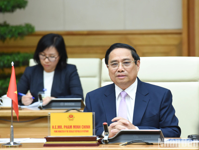 范明正总理在会见中发表讲话。