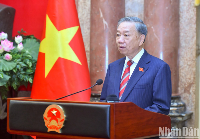越共中央总书记、国家主席苏林发表讲话。 越共中央总书记、国家主席苏林发表讲话。
