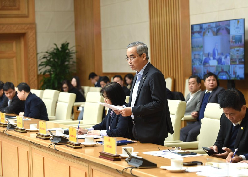 西贡旅游总公司副总裁武成才在会议上发言。