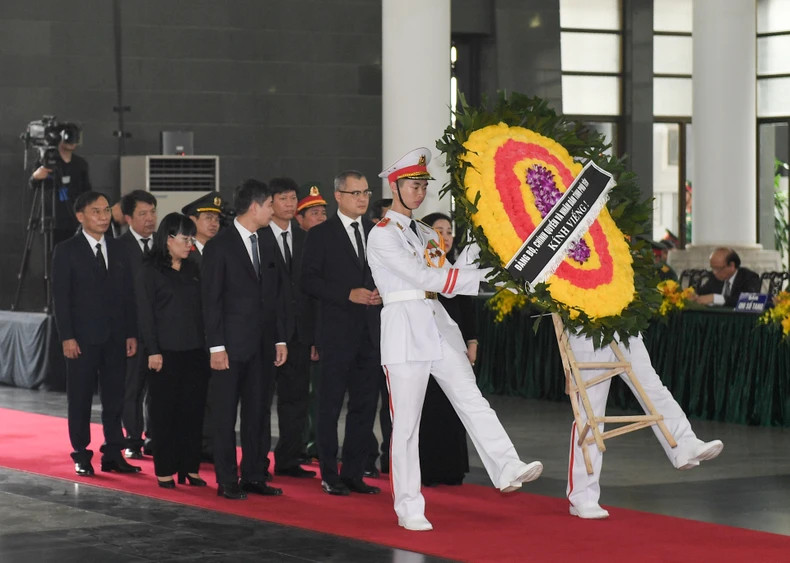 富安省代表团吊唁阮富仲总书记逝世。