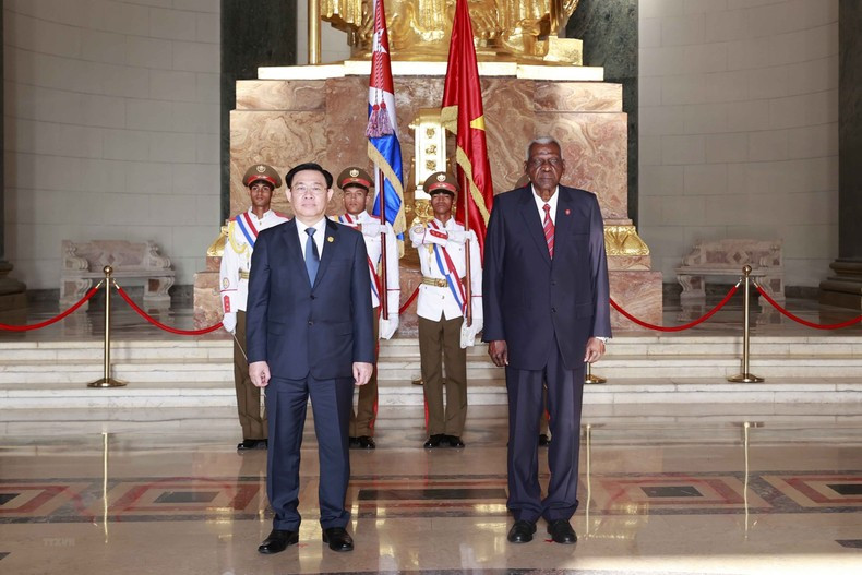 古巴全国人民政权代表大会主席埃斯特万•拉索•埃尔南德斯和越南国会主席王廷惠。 古巴全国人民政权代表大会主席埃斯特万•拉索•埃尔南德斯和越南国会主席王廷惠。