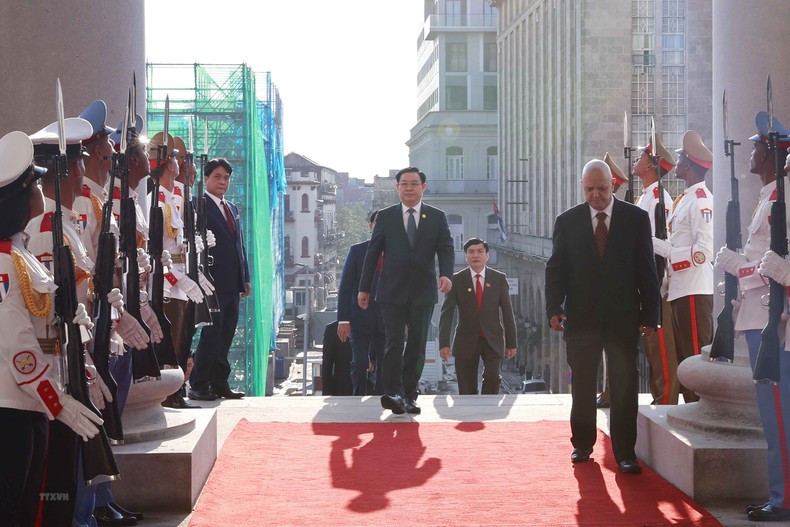 为越南国会主席王廷惠举行的欢迎仪式。 为越南国会主席王廷惠举行的欢迎仪式。
