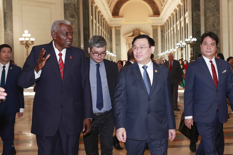 古巴全国人民政权代表大会主席埃斯特万•拉索•埃尔南德斯和越南国会主席王廷惠。 古巴全国人民政权代表大会主席埃斯特万•拉索•埃尔南德斯和越南国会主席王廷惠。