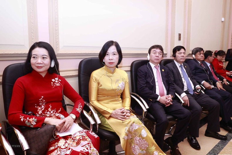 越南代表团。 越南代表团。