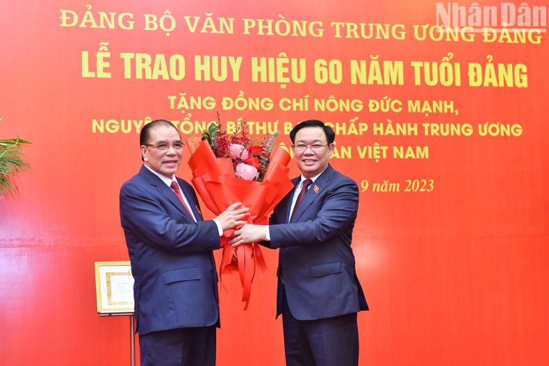 越南国会主席王廷惠向原越共中央总书记农德孟表示祝贺。