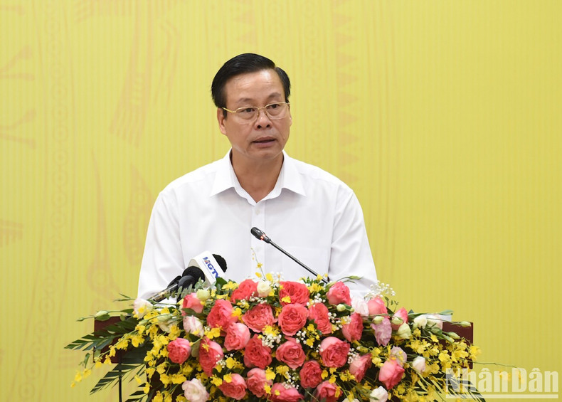 河江省人民委员会主席阮文山在会议上发表讲话。