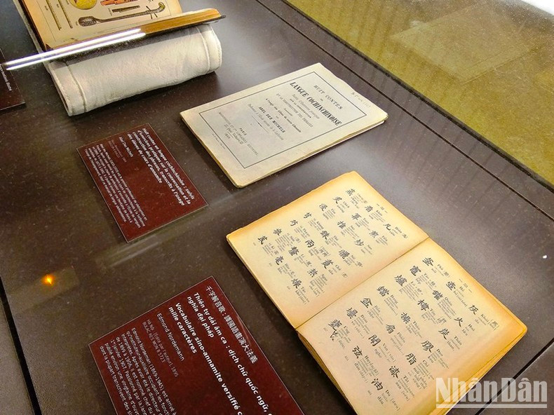 越南语字母出版物展。 越南语字母出版物展。