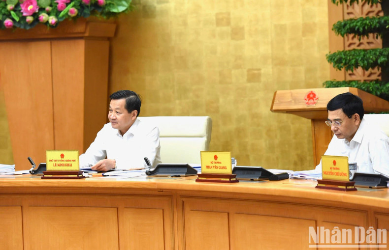 越南政府副总理黎明慨出席会议。