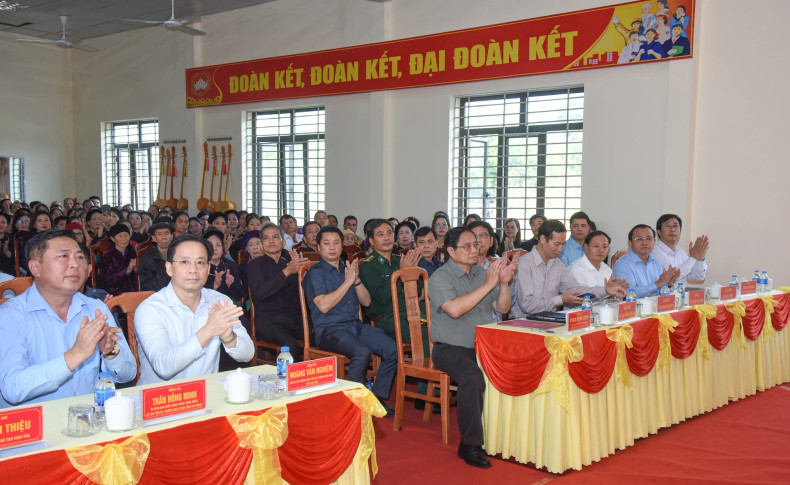 范明正总理和各位代表出席活动。