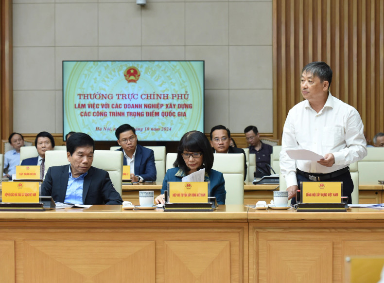 越南建设总会领导代表发表讲话。 越南建设总会领导代表发表讲话。