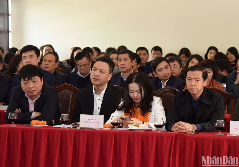 各位代表出席活动。