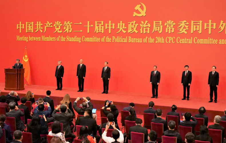 中共二十届中央政治局常委同中外记者见面。(杜有兴 摄) 中共二十届中央政治局常委同中外记者见面。(杜有兴 摄)