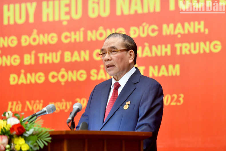 原越共中央总书记农德孟在仪式上发表讲话。