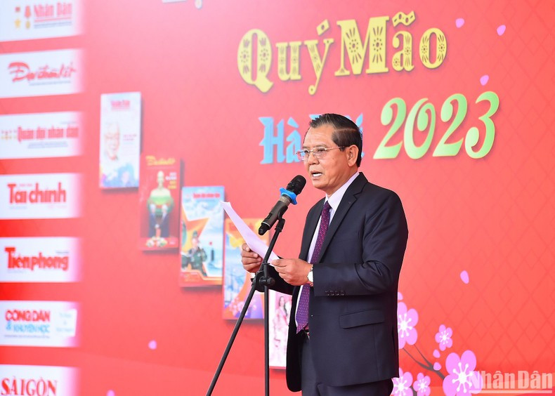 河内市新闻工作者协会主席苏光判在开展仪式上致开幕词。