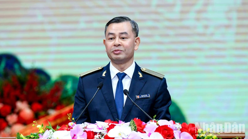 越南国家审计长吴文俊发表讲话。 越南国家审计长吴文俊发表讲话。