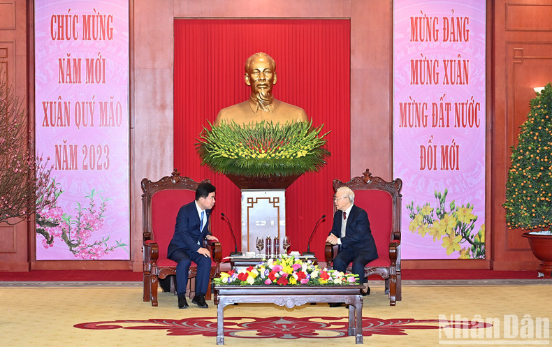 韩国国会议长金振杓在会见中发表讲话。 韩国国会议长金振杓在会见中发表讲话。