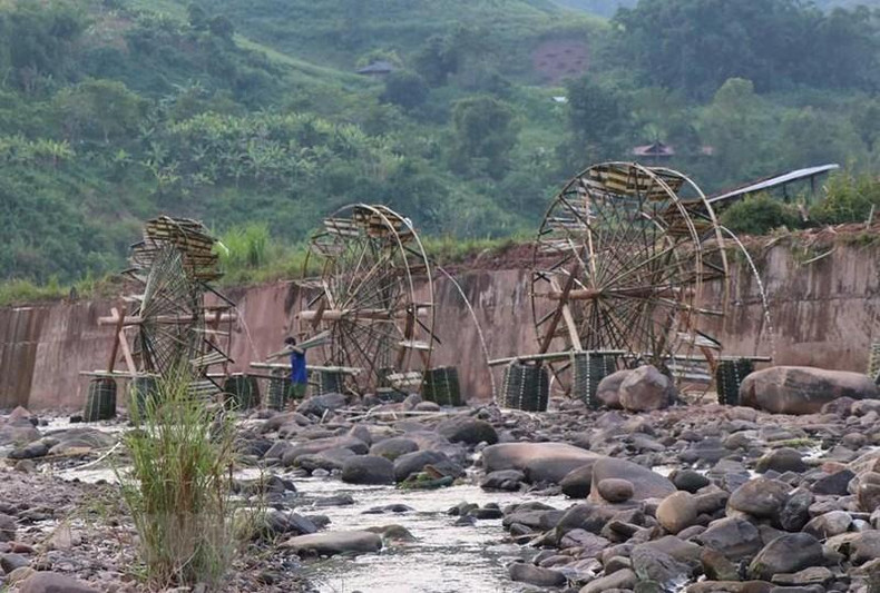 流过拿麆村的南拜（Nậm Bai）溪。
