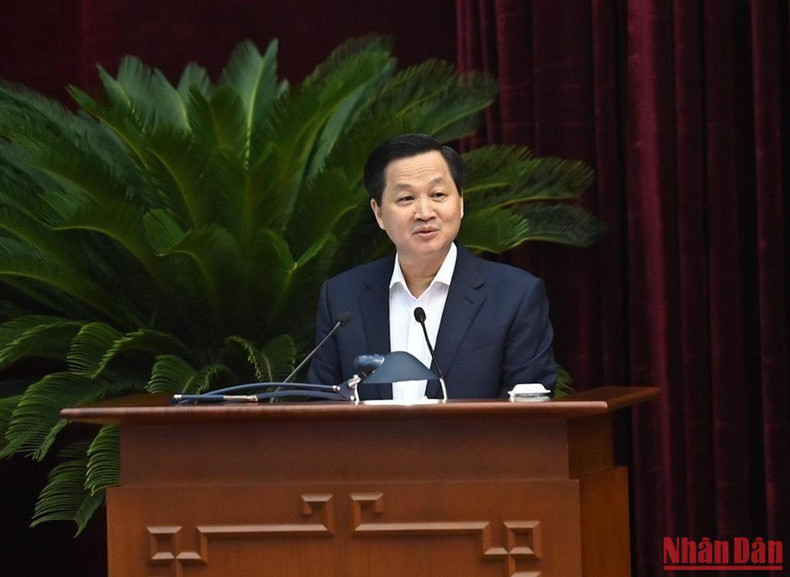 越南政府副总理黎明慨在会议上发言。 越南政府副总理黎明慨在会议上发言。
