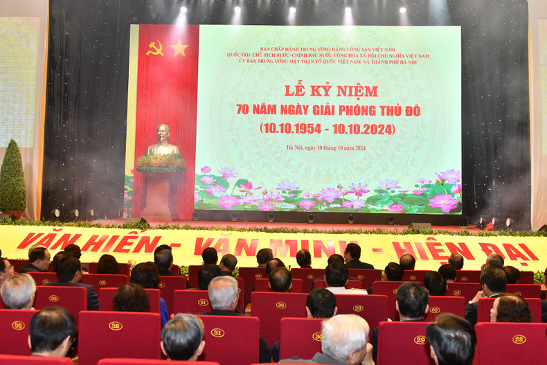 首都解放70周年纪念仪式场景。