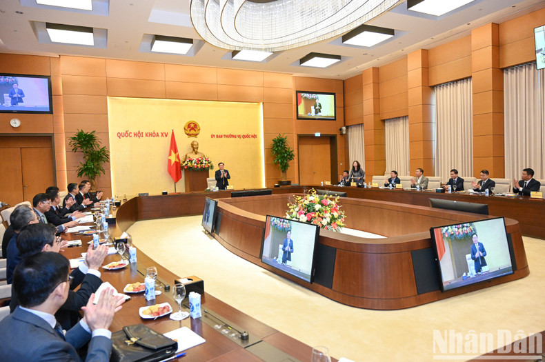 会见场景。 会见场景。