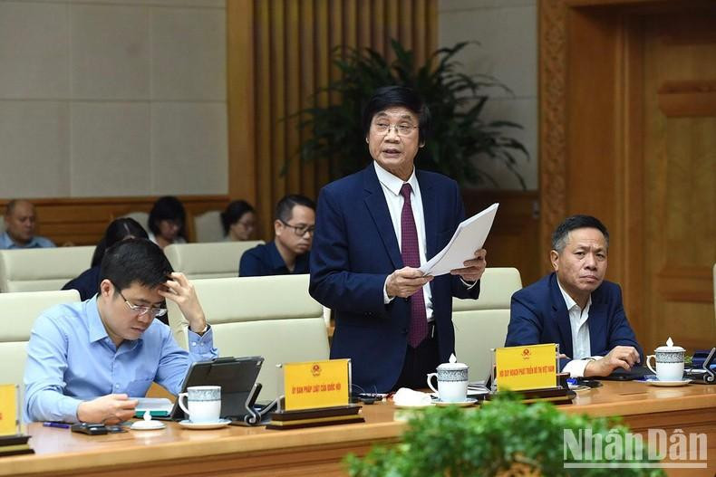 越南城市协会代表在会议上发言。 越南城市协会代表在会议上发言。