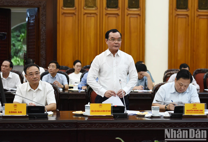 越南劳动总联合会主席阮廷康发表讲话。