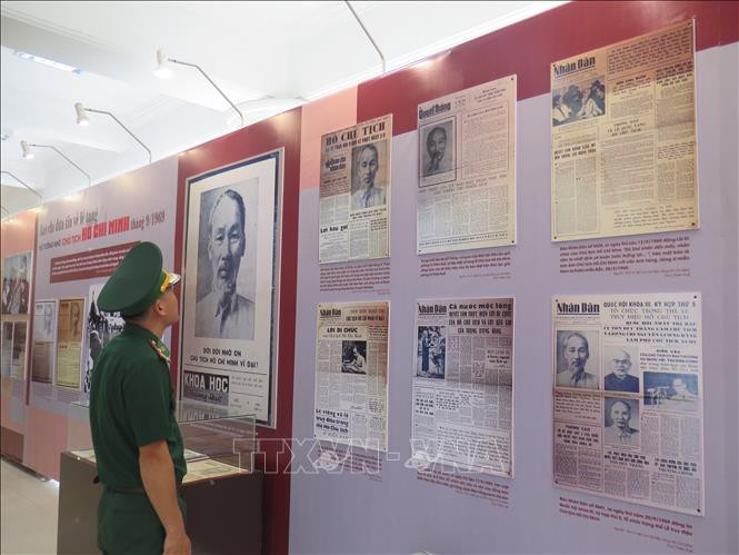 八月革命与九·二国庆79周年：“胡志明主席在越南革命报刊上的形象”专题展举行。（图片来源：越通社）