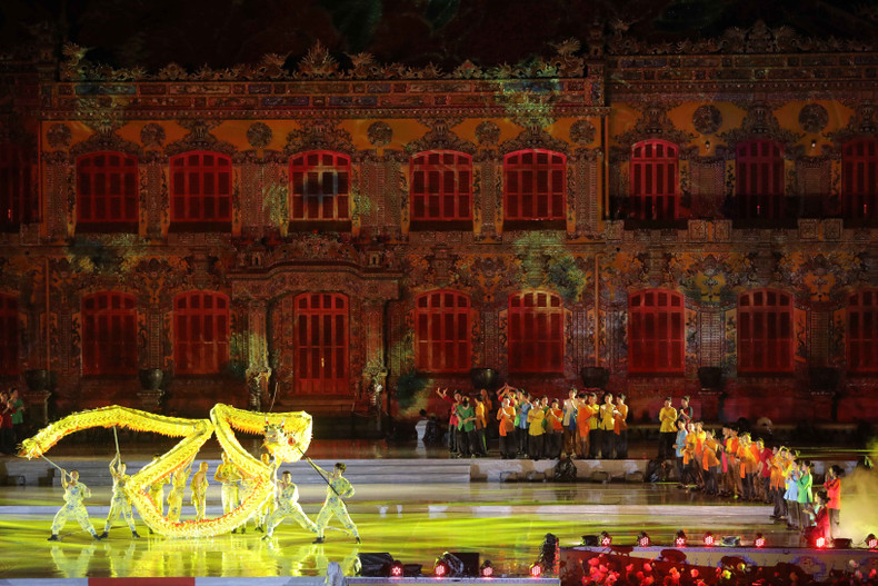 中国艺术团的龙舞节目。 中国艺术团的龙舞节目。