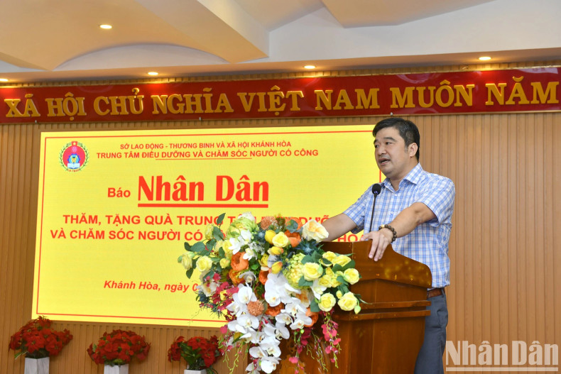 庆和省委委员、省劳动荣军与社会厅厅长谢鸿光在活动上发表讲话。