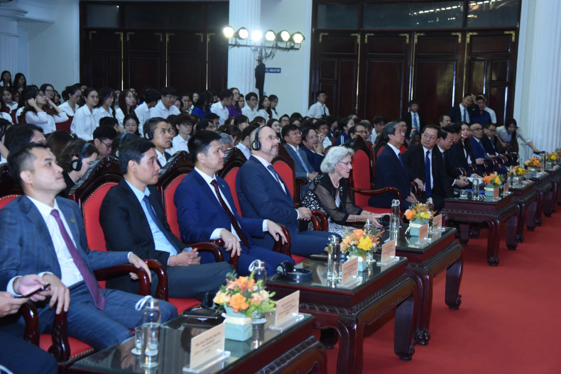 与会代表。 与会代表。