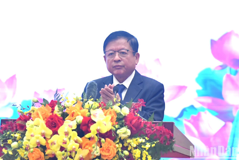 越南文学艺术联合会主席杜红军在见面会上发表讲话。 越南文学艺术联合会主席杜红军在见面会上发表讲话。