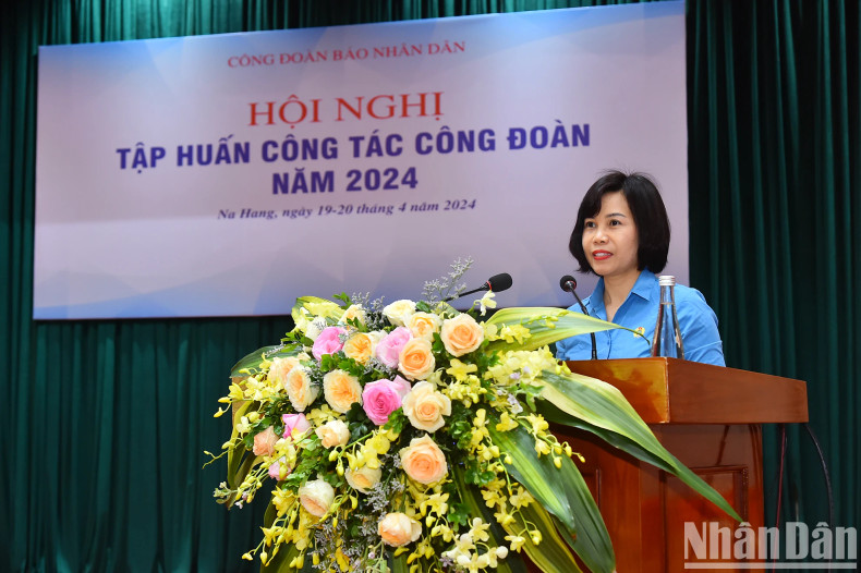 《人民报》社工会主席陈氏翘青平在2024年工会工作培训会议上致辞。 《人民报》社工会主席陈氏翘青平在2024年工会工作培训会议上致辞。